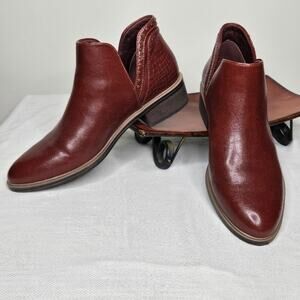 NWOT BARETRAPS Brown Faux Leather Ankle Boots Size 7.5 M